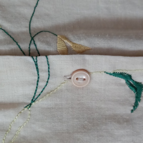 Allison Taylor linen blouse - Picture 7 of 8